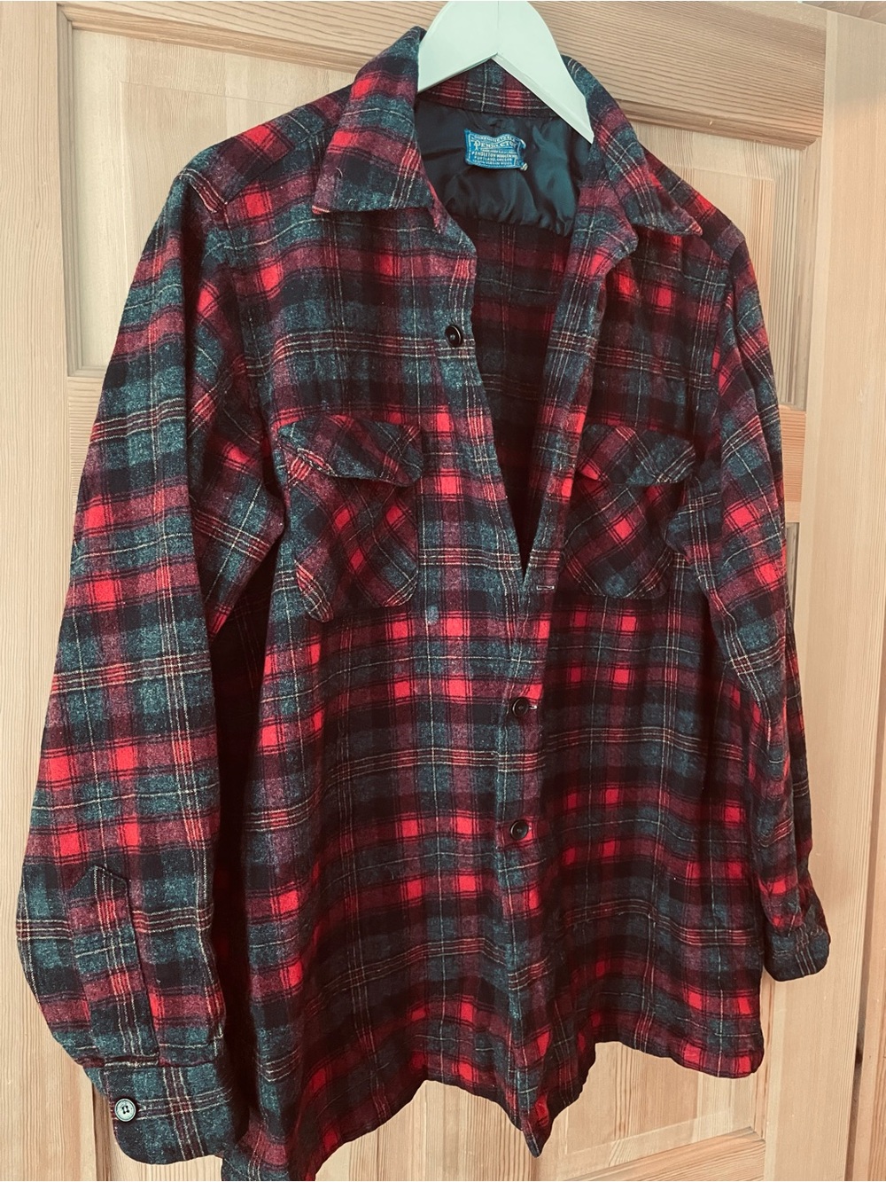 Pendleton Men's Red and Black Plaid 100% Wool Flannel Shirt - Classic VINTAGE